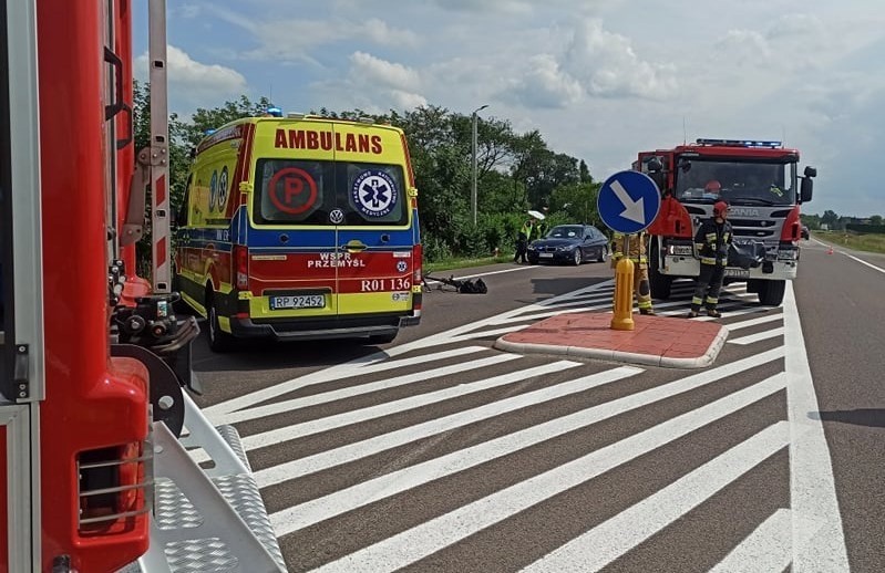 Rowerzysta ranny w wypadku na DK nr 77 w Zadąbrowiu w powiecie przemyskim [ZDJĘCIA]