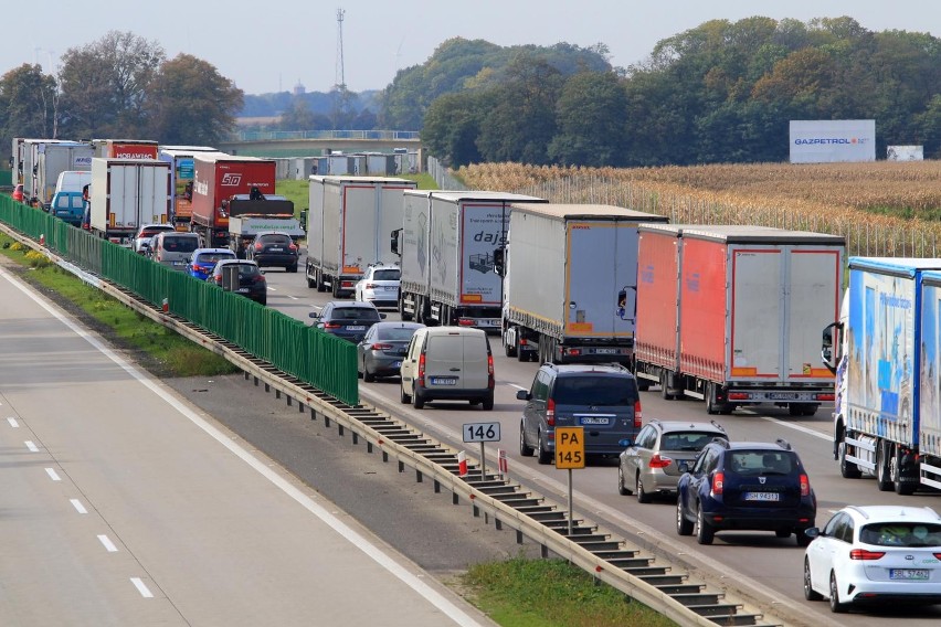 Kumulacja remontów na A4. Kierowcy stoją w korkach.