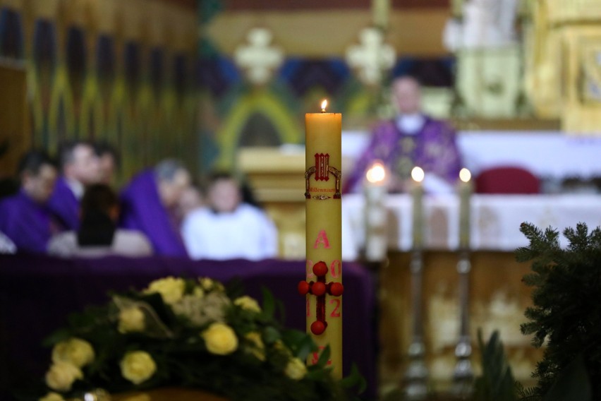 Pogrzeb Dawida Jakubowskiego, maturzysty z Końskich, reprezentanta Polski juniorów w piłce ręcznej odbył się w Żarnowie [ZDJĘCIA]