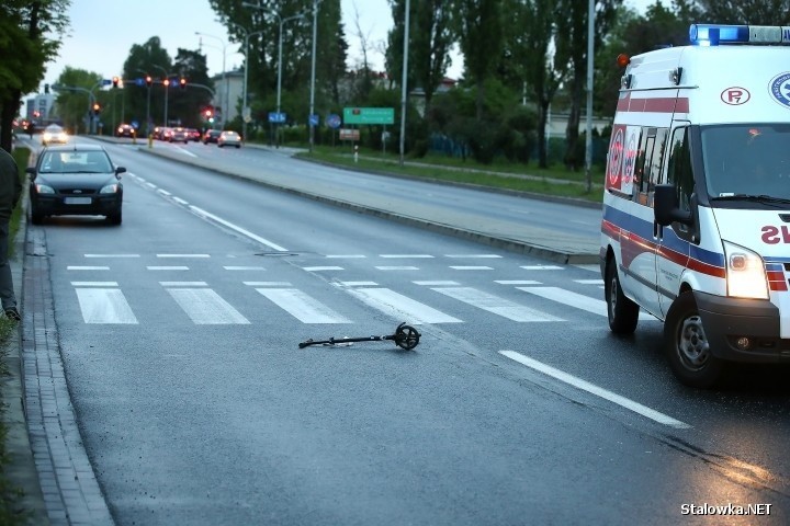 12-letni chłopiec na hulajnodze został ranny wskutek potrącenia przez samochód w Stalowej Woli [ZDJĘCIA]