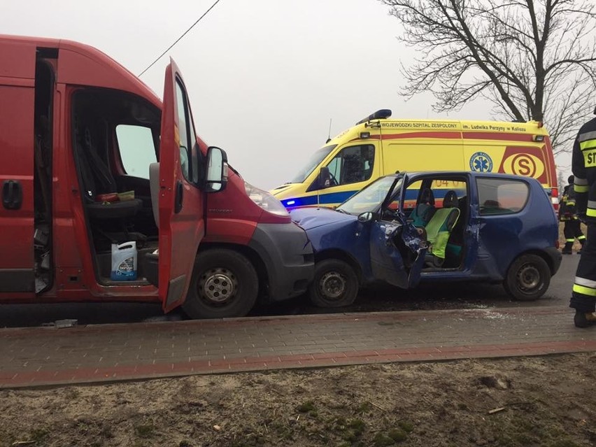 Wypadek w Aleksandrii. Zderzyły się czołowo dwa auta