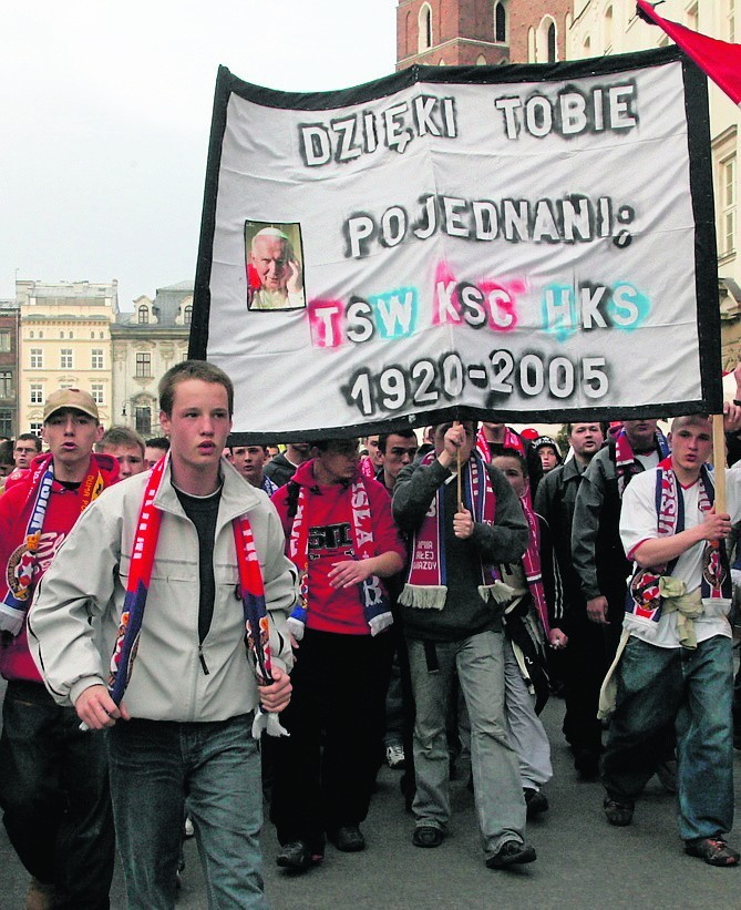 Śmierć papieża dała efekty na krótko. Jak będzie z pandemią?