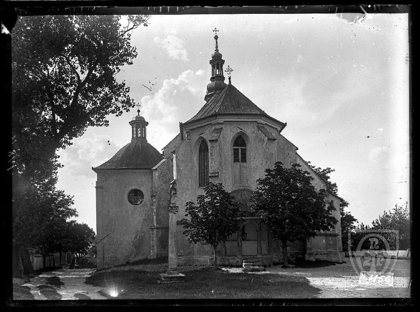 Pierwsza historyczna wzmianka o kościele w Stopnicy pojawia...