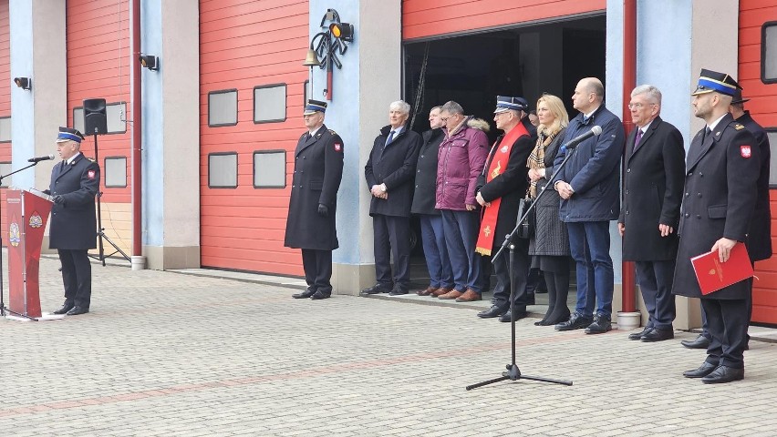 W Przysusze odbyło się przekazanie pojazdów i sprzętu pożarniczego dla jednostek ochrony przeciwpożarowej z powiatu przysuskiego