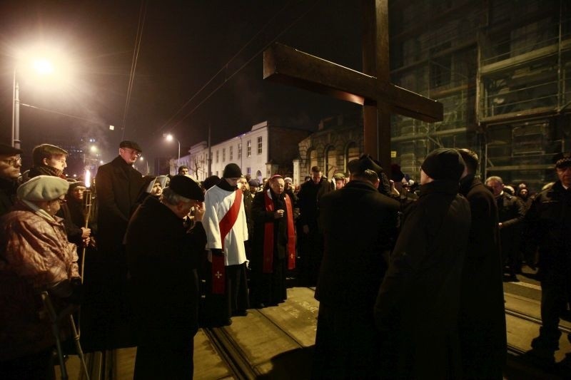 Łódzka Droga Krzyżowa przeszła ulicą Piotrkowską [zobacz galerię zdjęć]