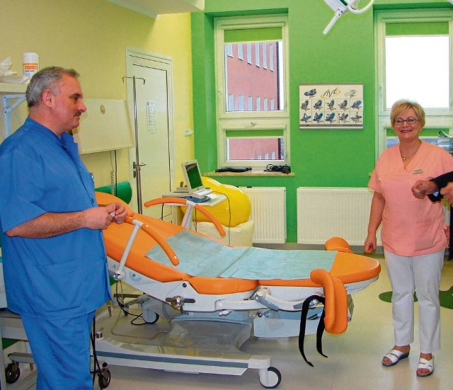 Lek. Marek Muszyński i położna Barbara Galwas czekają na pacjentki