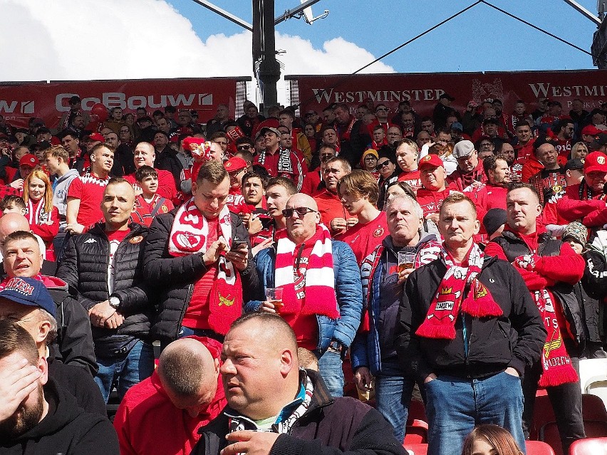 Doping kibiców na meczu Widzew - Stal nie pomógł. Co robili kibice na stadionie Widzewa. Zdjęcia