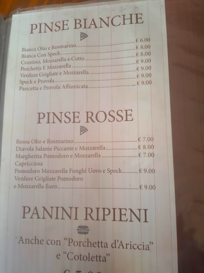 Menu we włoskiej restauracji powinno zwierać wszystkie ceny....