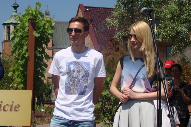 Kamil Stoch z żoną Ewą w proszowickim Ogrodzie Biblijnym