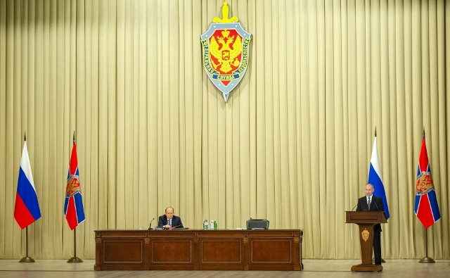 Dyrektor Federalnej Służby Bezpieczeństwa Aleksander Bortnikow i Władimir Putin
