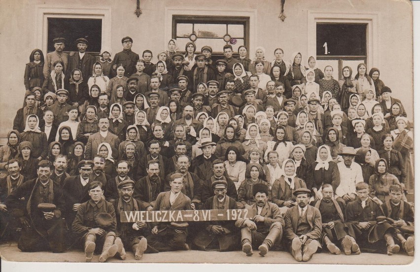 1922 rok - pamiątkowe zdjęcie mieszkańców Zemborzyc,...