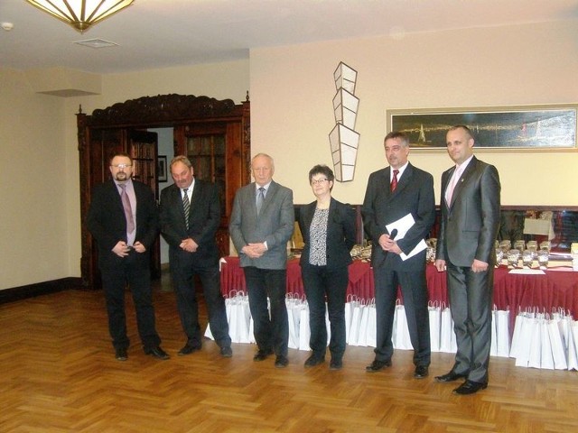 Komendatów odwiedzili w Lubaradzy przedstawiciele samorządowych władz Barwic, na czele z burmistrzem Zenonem Maksalonem.