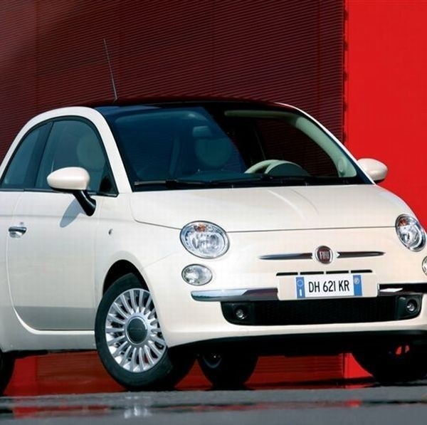 Bazujący na pandzie fiat 500 trafi do sprzedaży 15 września 2007 roku.