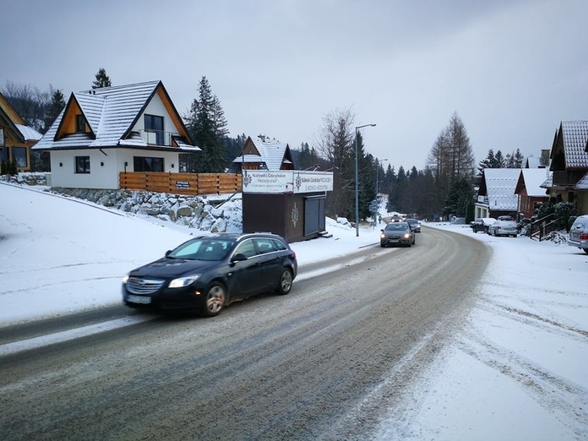 Podhale. Zima w natarciu. Pogarszają się warunki na drogach [ZDJĘCIA]