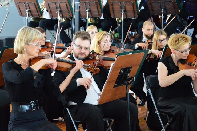 13 lipca w Darłowie wystartował festiwal Media i Sztuka. Na początek tradycyjnie już można było wysłuchać koncertu w wykonaniu Filharmonii Koszalińskiej. Pierwszym festiwalowym gościem był Jarosław Wałęsa. Impreza potrwa do 16 lipca.Zobacz także: Rozmowa Tygodnia GK24. Damian Zydel o Trio Basket Koszalin