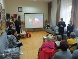 Prelekcje dla seniorów w Ćmielowie. Straż zorganizowała akcję „Czujka na straży Twojego bezpieczeństwa” w Domu Seniora