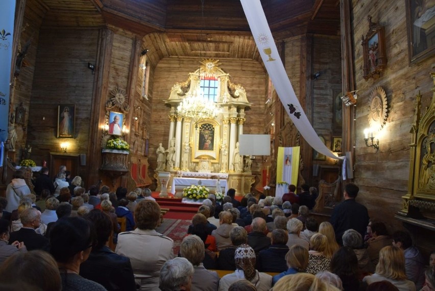 Parafia świętego Szczepana Diakona Męczennika w Mnichowie z relikwiami Jana Pawła II (WIDEO,zdjęcia)