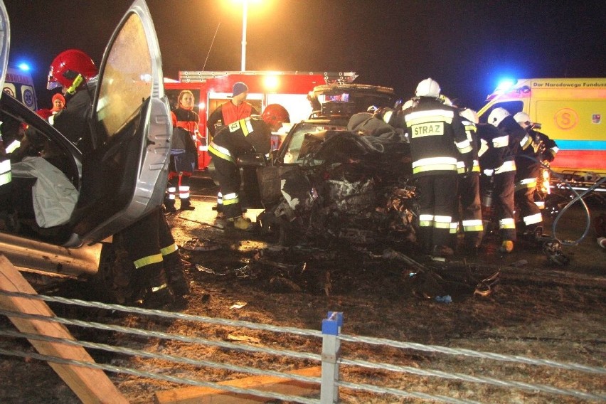 Śmiertelny wypadek na ekspresowej "7" koło Tokarni. Wielu rannych. Jeden z kierowców jechał pod prąd, doszło do czołowego zderzenia! 