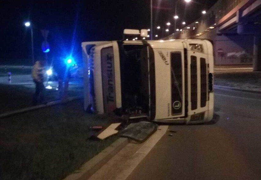 Wypadek w Radomiu. Na ulicy Kuronia przewróciła się...