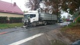 Śmiertelny wypadek w Dąbrówce Malborskiej. Zderzyły się bus i ciężarówka [ZDJĘCIA]