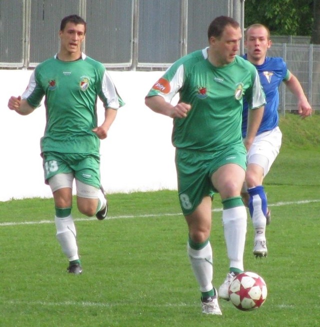 Patryk Pytlak (z lewej) strzelił gola z karnego, Paweł Kryszałowicz (przy piłce) zanotował dwie asysty.