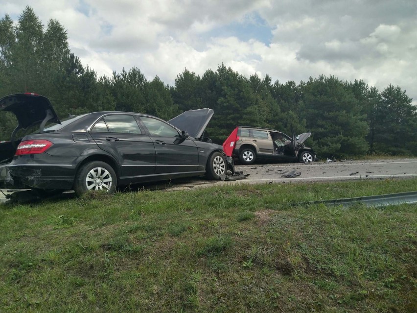 Ploski. Wypadek na DK 19. Karambol czterech aut. Trwa akcja ratunkowa