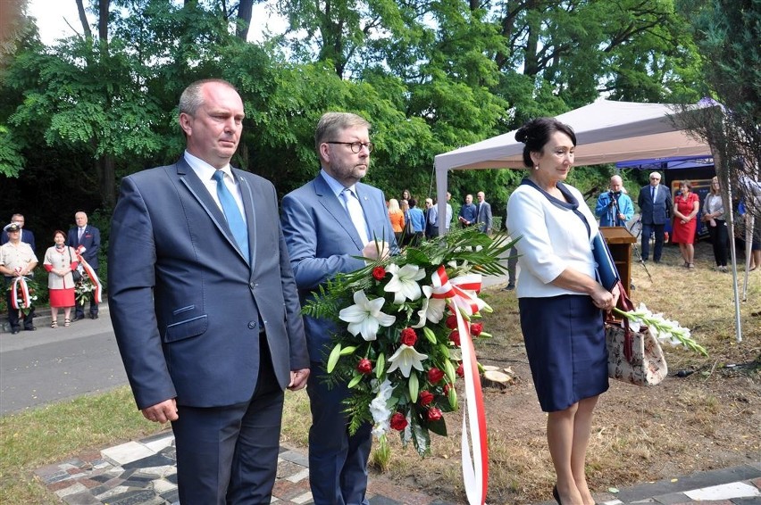 Uroczystości pod pomnikiem ofiar powodzi w 1997 r.