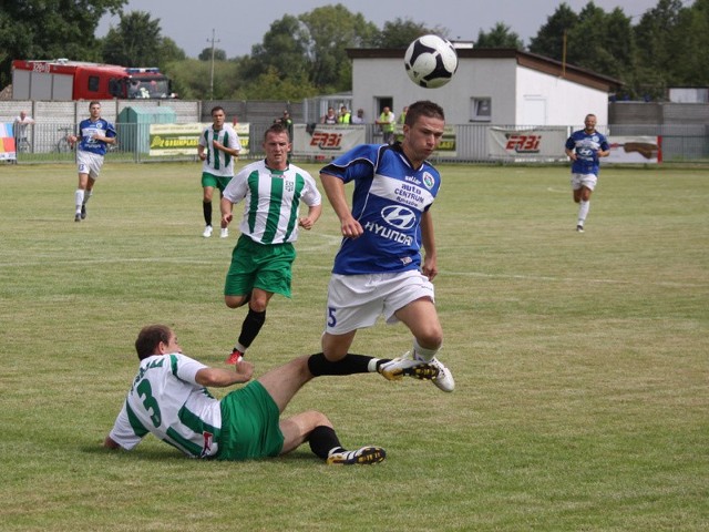 Crasnovia (niebieskie koszulki) zremisowała z Wisłoką Dębica 1-1.