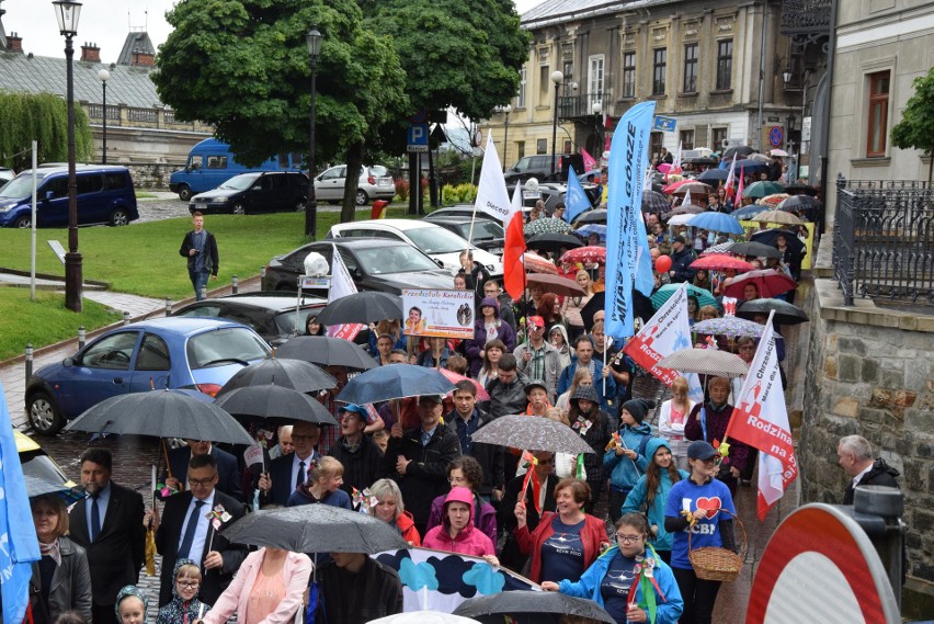 Marsz dla Życia i Rodziny przeszedł ulicami Bielska-Białej ZDJĘCIA