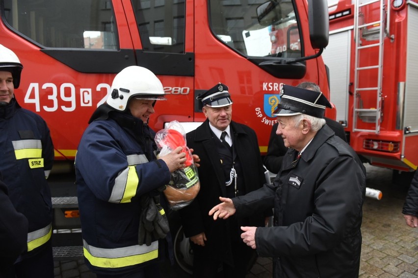 W sobotę jednostka OSP Świętosław odebrała nowy samochód...