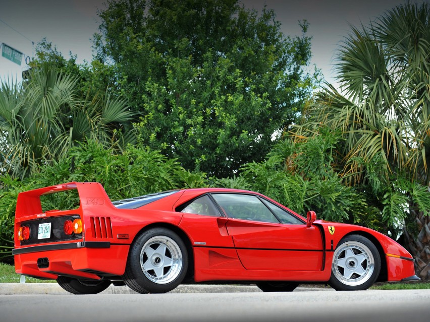 Ferrari F40...