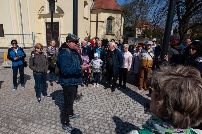 Grupa ponad 120 zainteresowanych mieszkańców stawiła się w...