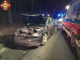 Wypadek w Czmoniu na drodze między Kórnikem a Śremem. Zderzyły się dwa samochody osobowe