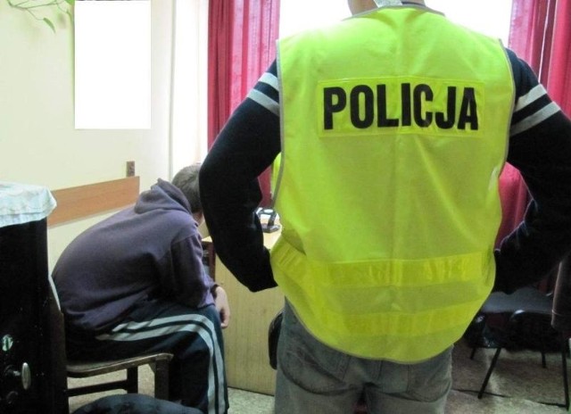 Włocławscy policjanci zatrzymali trzech nieletnich, którzy przez kilka miesięcy nękali swojego szkolnego kolegę
