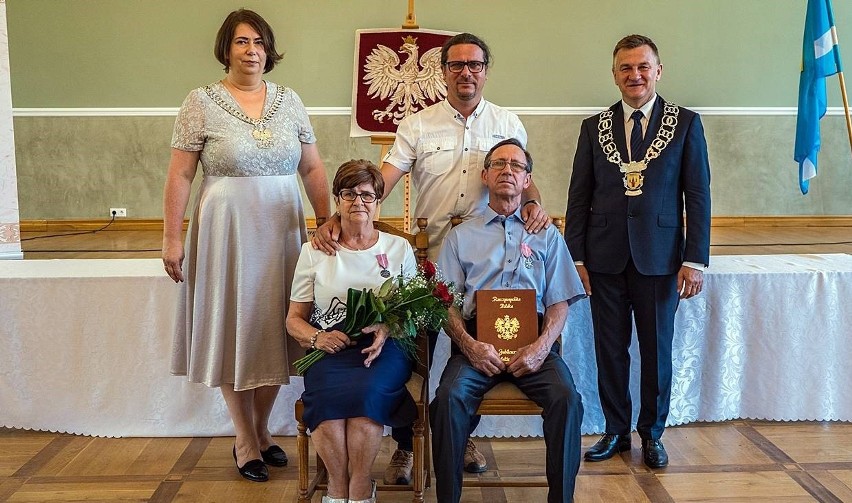 Małżonkom z gminy Nakło medale wręczono w dawnej sali...