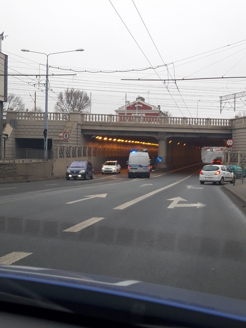 Wypadek na ul. Kunickiego w Lublinie. Kobieta z dwójką dzieci trafiła do szpitala