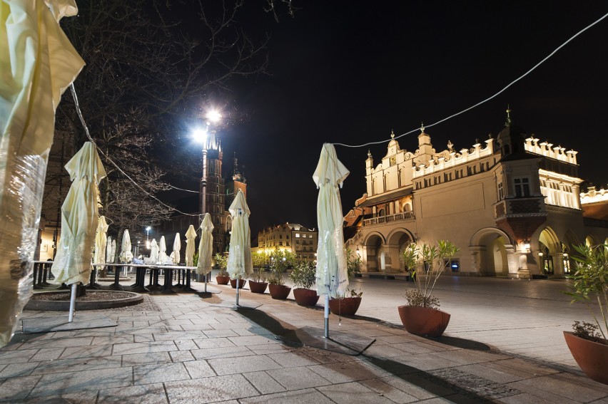 Kraków. Pustki na Starym Mieście. Centrum miasta jak wymarłe [ZDJĘCIA]   