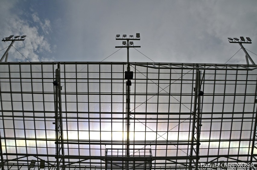 Na stadionie Radomiaka Radom montują oświetlenie. Pierwszy mecz ligowy na początku sierpnia z Cracovią