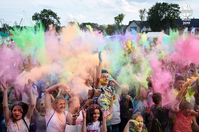 W sobotę 5 września odbędzie się Festiwal Youthest. W tym roku odbędzie się pod nazwą: „Zakończenie Wakacji KML- Festiwal Kolorów, Baniek i Piany!” Szykuje się mnóstwo atrakcji oraz niespodzianek. Start imprezy o godzinie 14.00 na Tropicanie w Mielcu! Niespodzianką w czasie Festiwalu Kolorów będzie koncert  znanych  z programów telewizyjnych: QoQos (Szymona Reicha) i Blondino Latino.