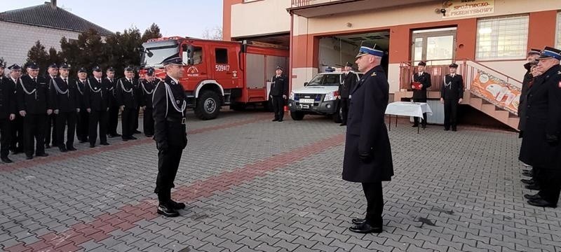 Nowy samochód ratowniczy trafił do strażaków z Woli Osowej 