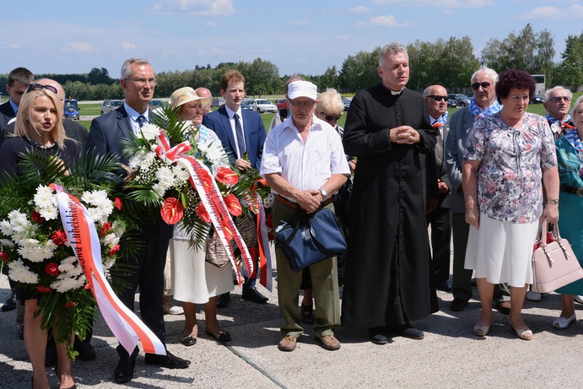 Wspomnienie, kwiaty i modlitwa. 74. rocznica likwidacji obozu na Majdanku