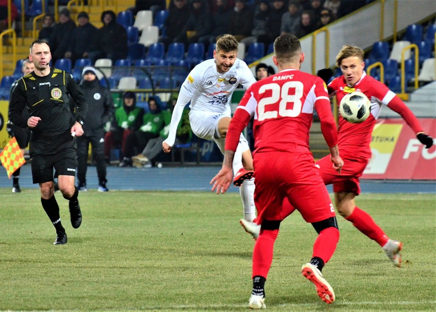 Aż szkoda, że Fortuna 1 liga zapada w długi, trzymiesięczny...