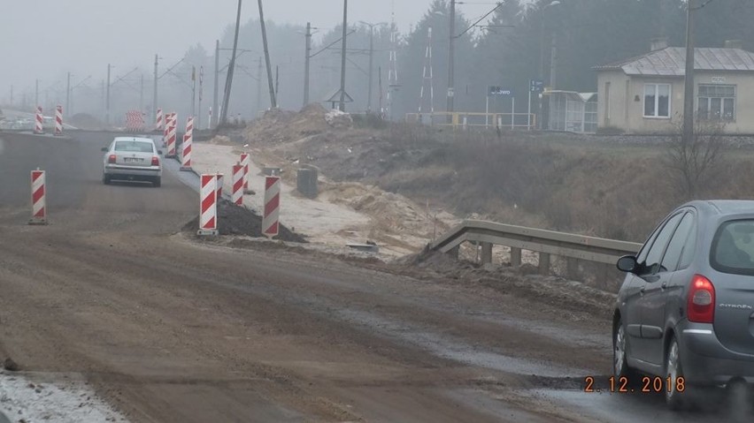 Trwa budowa mostu na rzece Narew w Uhowie