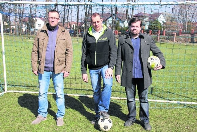 Prezesi (od prawej): Sławomir Początek (Grunwald), Marcin Sikora (Zimowit), Bartosz Łopucki (Tytan) boją się o przyszłość swoich klubów po obcięciu dotacji na piłkę przez rzeszowski ratusz