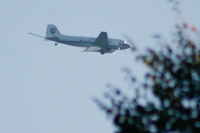 Nad Bieszczadami pojawia się zmodyfikowana wersja legendarnego samolotu DC-3.