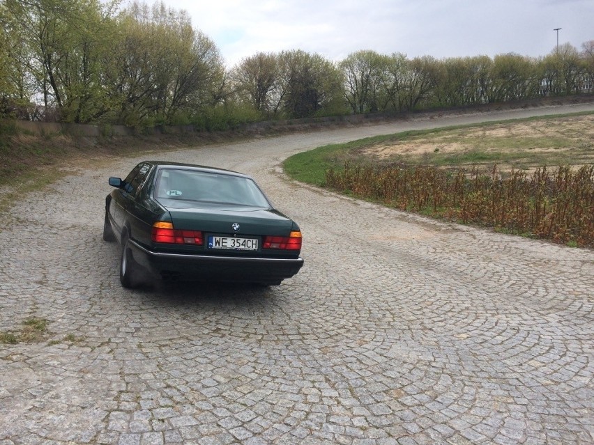 BMW serii 7 E32. Technicznie zaawansowany klasyk