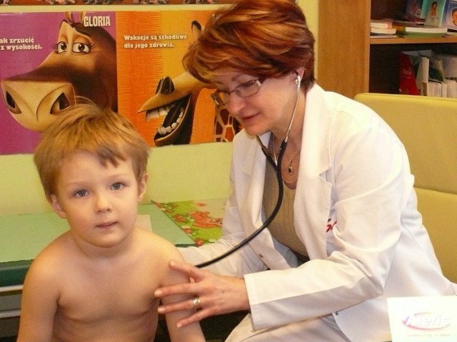 Lekarz pediatra Bożena Mazur-Zielona od ponad dwóch tygodni przyjmuje dziennie ponad pięćdziesięciu pacjentów.
