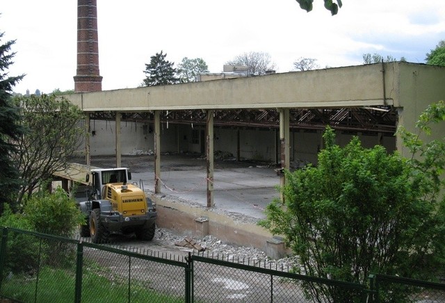 Rozbiórka hal produkcyjnych byłej fabryki Tino's.
