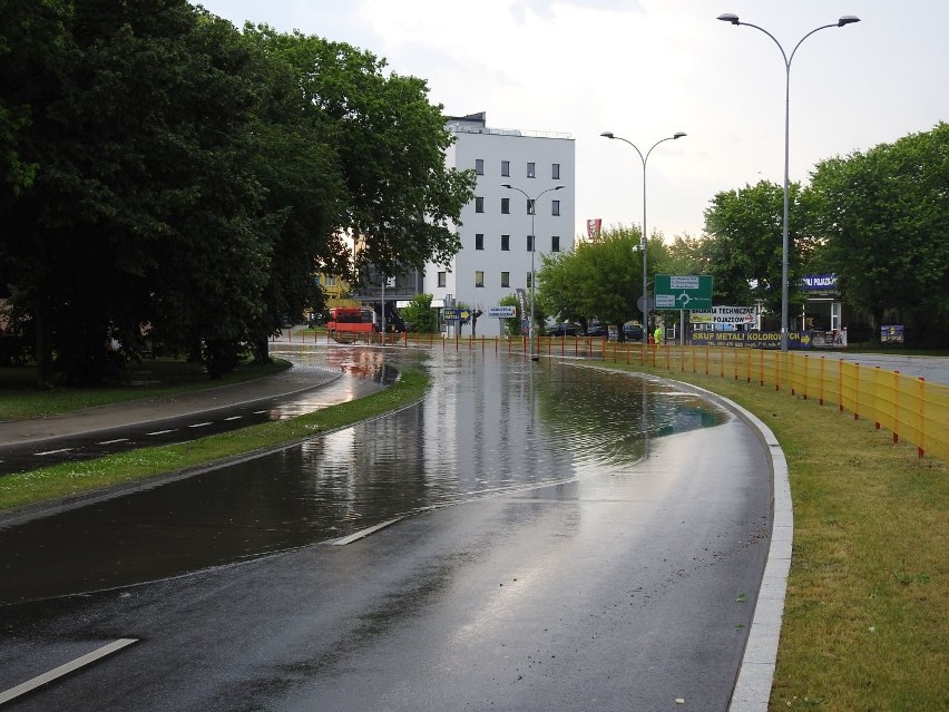 Białystok znów znalazł się pod wodą. Intensywne opady...