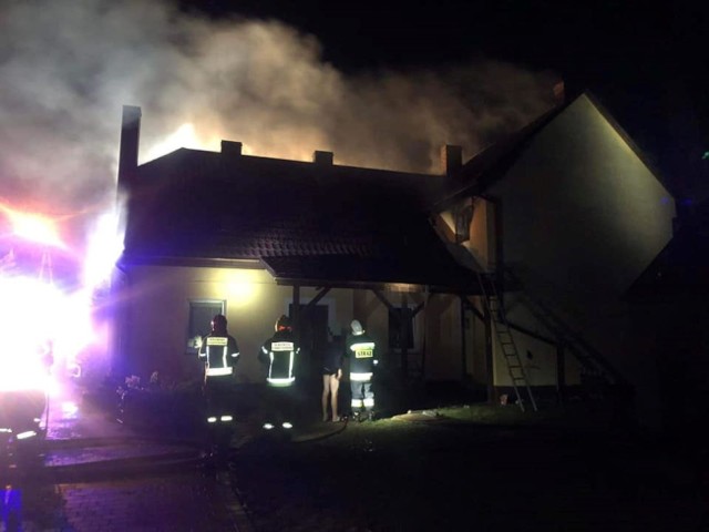 W piątkowy wieczór, przed godziną 22, w Nowej Wsi (gmina Jeziora Wielkie) wybuchł pożar. Palił się dom. Jedna osoba została ranna